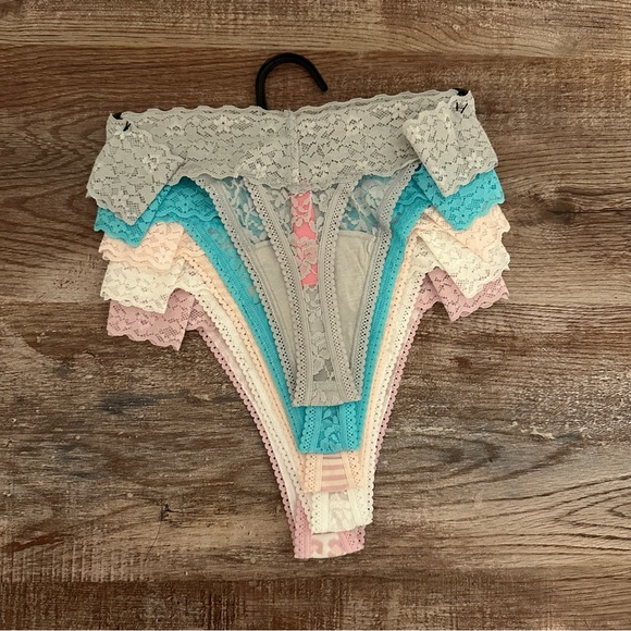 Betsey Johnson 5PCK Mixed Lace & Cotton Thongs - Picture 5 of 10